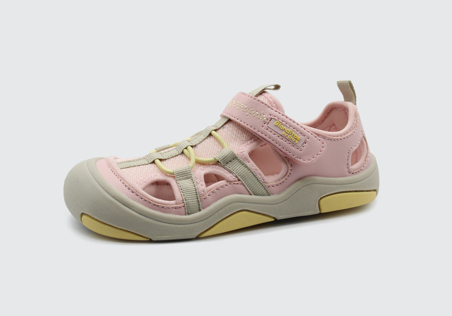 Conheça a Sandália Olimpo Rosa da Blanditos by Crio's, disponível na Pés Marotos. Incorporada com a tecnologia barefoot, este calçado respeita o desenvolvimento dos pés das crianças. 